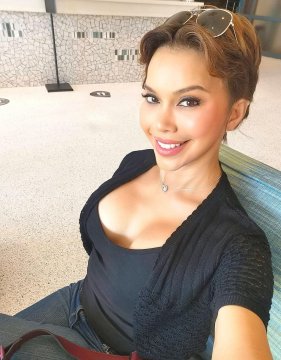 biLingualGirl de Val-de-Marne, France